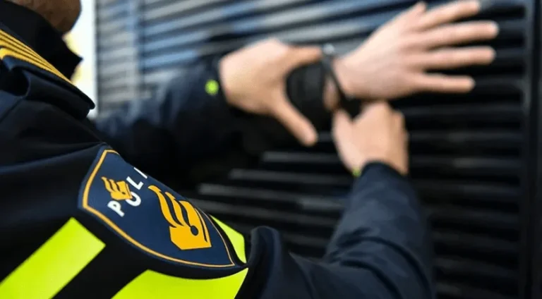 Politieonderzoek na de arrestatie van een 17-jarige verdachte in de regio Dordrecht.