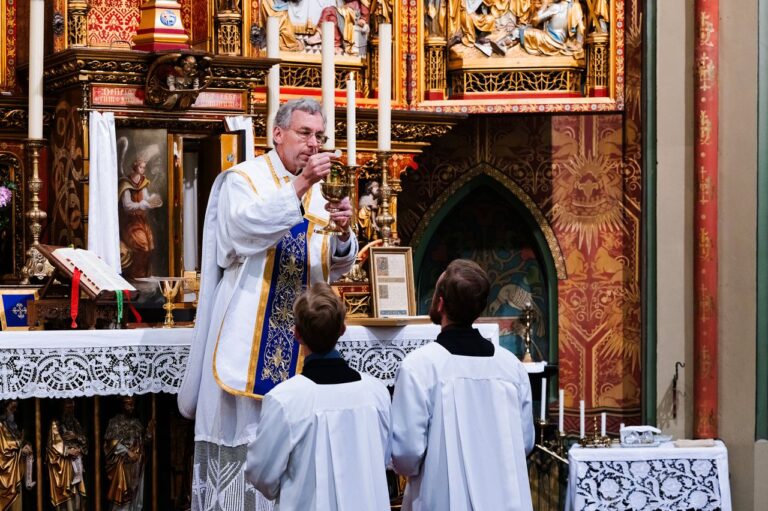 Rebellerende katholieken in Utrecht: trouw aan Rome, maar buiten de kerk