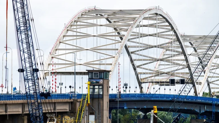 Merwedebrug dicht voor vrachtverkeer: een terugkerend infrastructuurprobleem