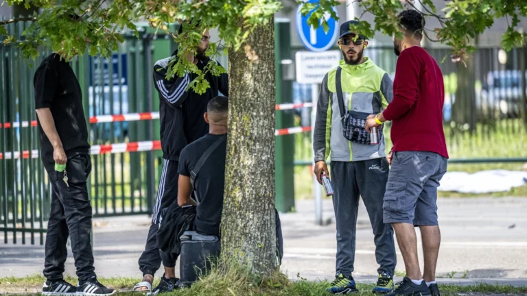 Ter Apel: een vechtpartij, wegblijvende hulpverleners en een patstelling tussen instanties