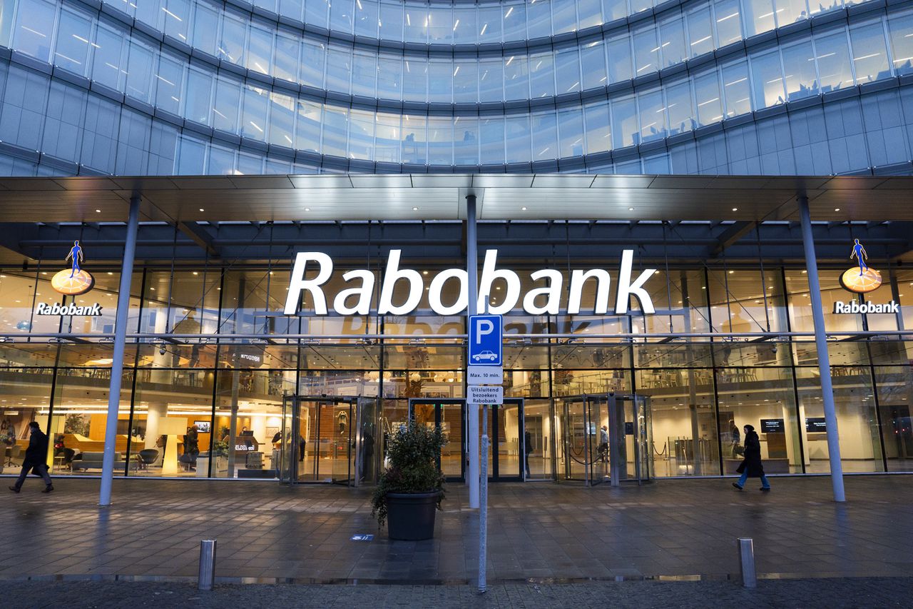 Rabobank boekt stabiele winst maar verhoogt voorzieningen fors voor klanten in de problemen