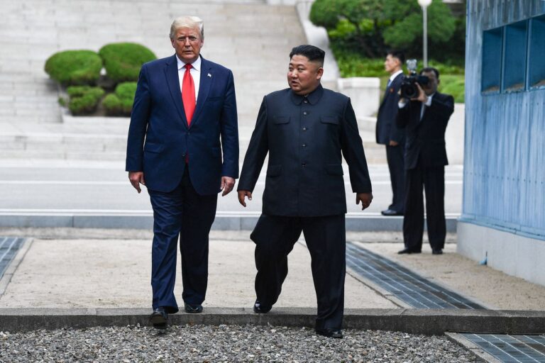 Trump vleit Kim Jong-un en straft bondgenoot Zuid-Korea