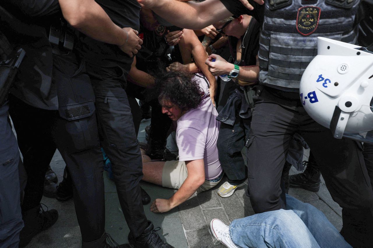Turkije arresteert opnieuw tientallen demonstranten na grootschalige operatie tegen lhbti+-gemeenschap