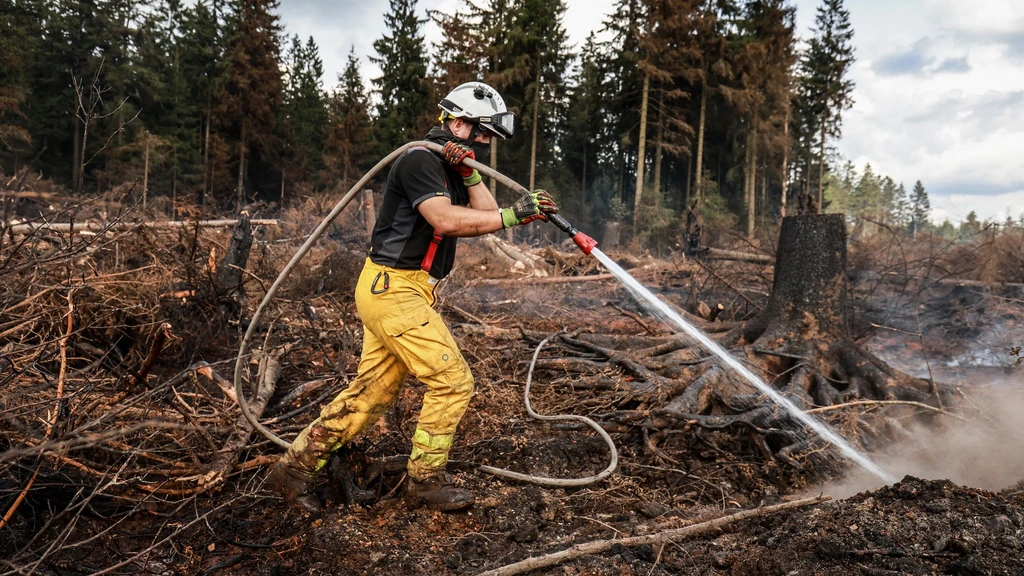 Brand Hoge Venen nog niet voorbij: veen smeult meters diep onder de grond