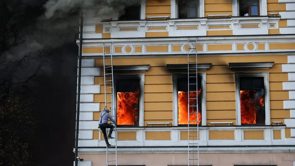 Zware Russische luchtaanvallen op Kyiv en Dnipro: meerdere doden en tientallen gewonden
