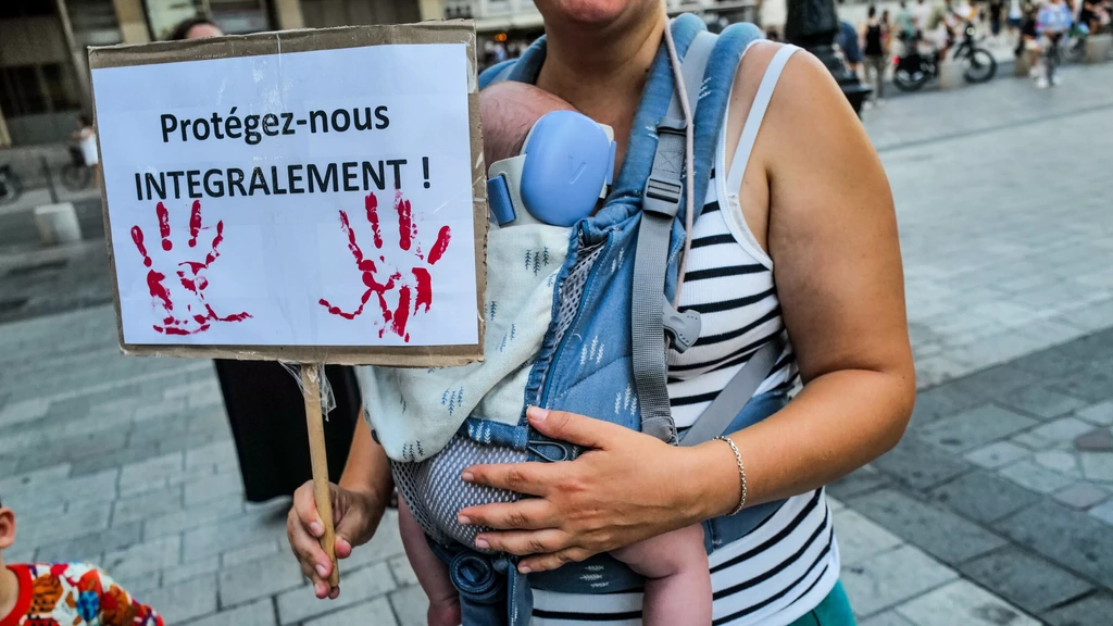 Franse naschoolse medewerker veroordeeld voor misbruik negen meisjes: één jaar huisarrest en vier jaar voorwaardelijk