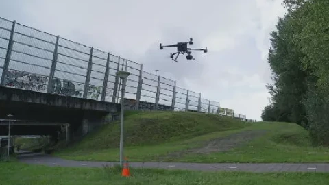 Politie zet drones in tegen ernstige verkeersovertredingen: experiment Amsterdam geslaagd