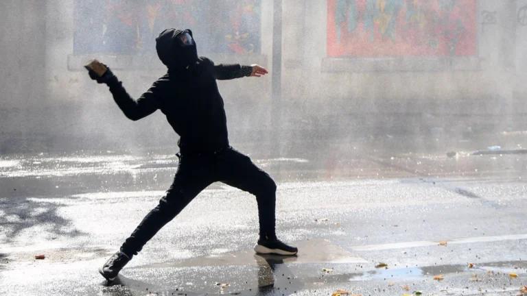 Vijf dagen lang rellen in Albanië: studenten eisen vertrek van premier Rama